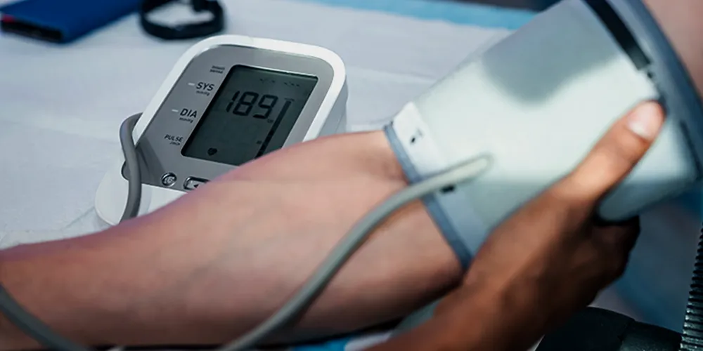 High Blood Pressure: घर पर कैसे कंट्रोल करें हाई ब्लड प्रेशर? जानिए एक्सपर्ट्स की सलाह 6 %E0%A4%B0%E0%A4%95%E0%A5%8D%E0%A4%A4%E0%A4%9A%E0%A4%BE%E0%A4%AA %E0%A4%95%E0%A5%8D%E0%A4%AF%E0%A4%BE %E0%A4%B9%E0%A5%88 %E0%A4%87%E0%A4%B8%E0%A5%87 %E0%A4%AA%E0%A5%8D%E0%A4%B0%E0%A4%AC%E0%A4%82%E0%A4%A7%E0%A4%BF%E0%A4%A4 %E0%A4%95%E0%A4%B0%E0%A4%A8%E0%A5%87 %E0%A4%95%E0%A5%87 6 %E0%A4%86%E0%A4%B8%E0%A4%BE%E0%A4%A8 %E0%A4%89%E0%A4%AA%E0%A4%BE%E0%A4%AF